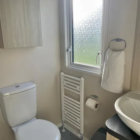 Newquay Bay Sandy Toes - Pet Friendly Chalet