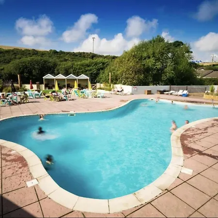 Newquay Bay Sandy Toes - Pet Friendly